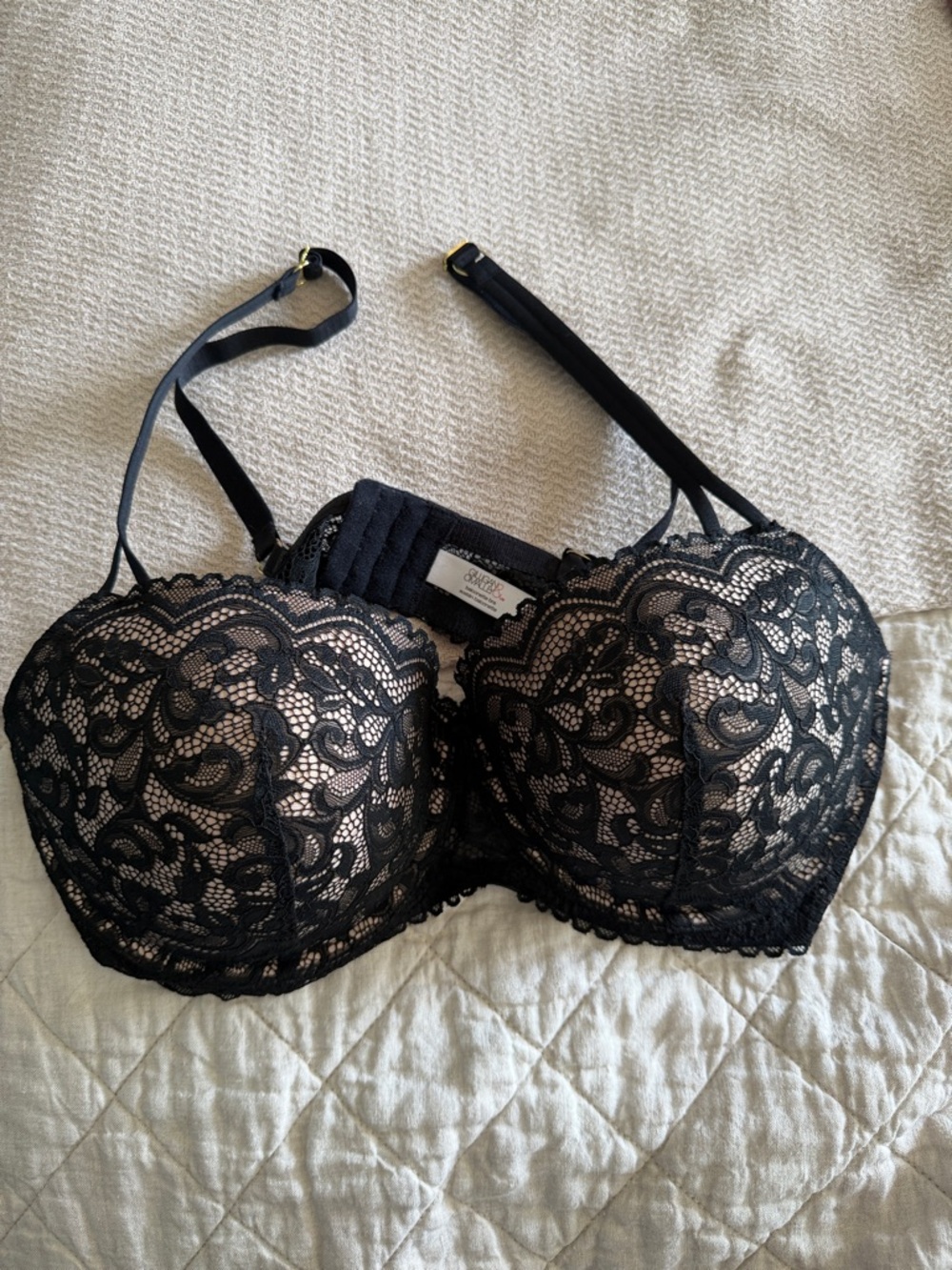 Gilligan & O'Malley Black Lace Convertible Bra with Nude Lining